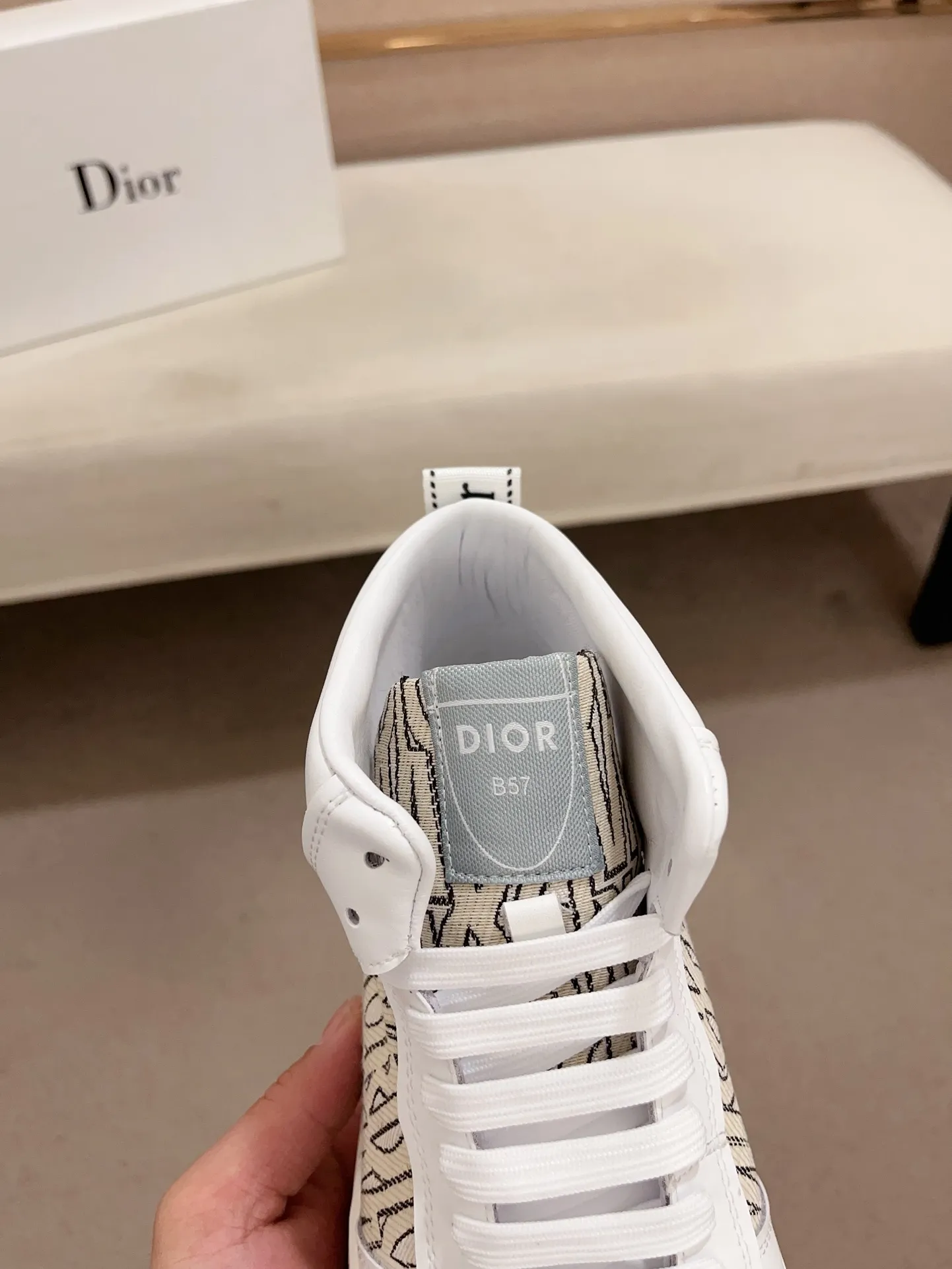 Men's shoes💰 420💰🇮🇹🇮🇹Dior d The new high-tops are on sale at the same time at the counter. The uppers are 🇮🇹 Italian imported first-layer cowhide, and the fully imported sheepskin lining is 💪💪. It is a complete 1⃣️ to 1⃣️ replica 🇮🇹💪💪. ⚠Sole: The original sole is specially provided by the original factory. The exclusive movable molded sole is super comfortable. ⚠Original factory follow-up goods, 🔍🔍high quality, you can enter and exit the counter at will, welcome to compare⚠. Code number:38-44